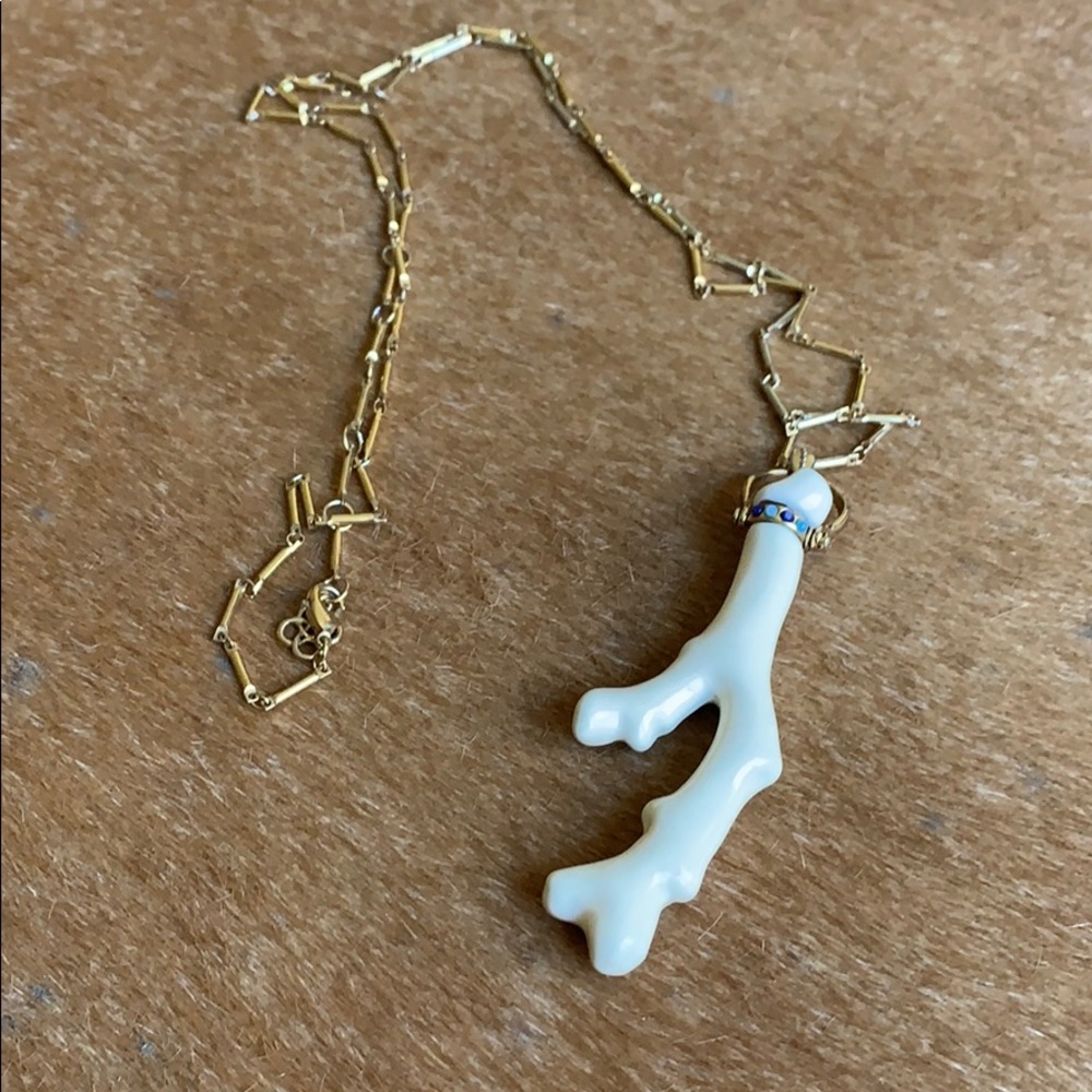 Stella & Dot Coral Pendant Necklace